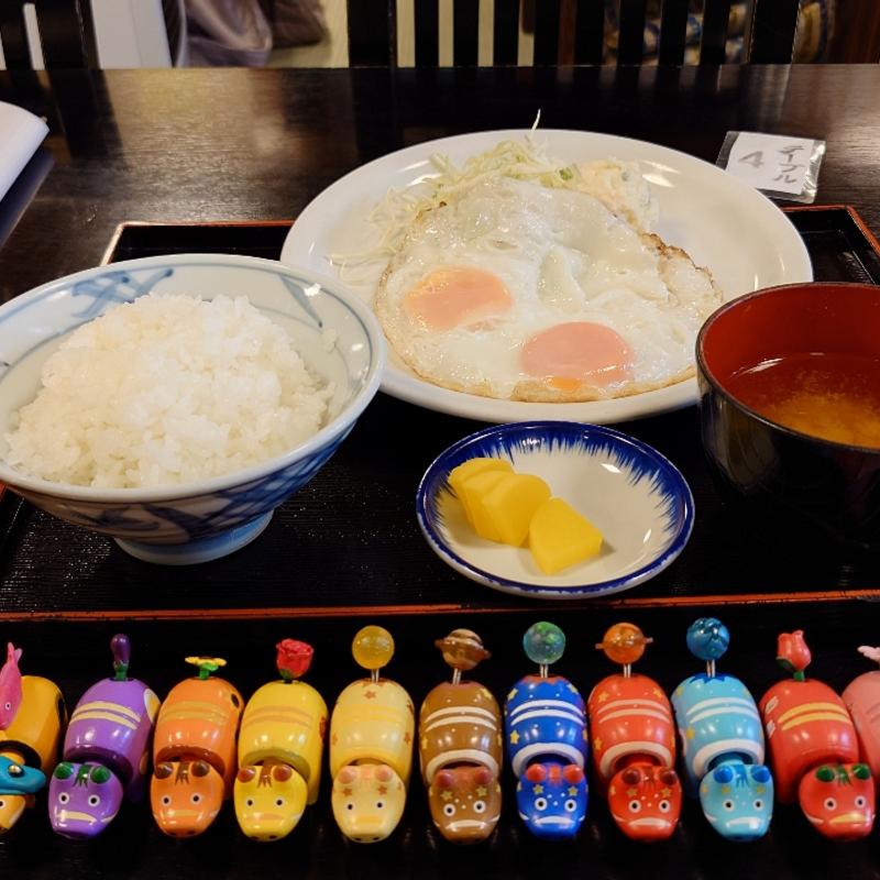 目玉焼き定食(三松会館)