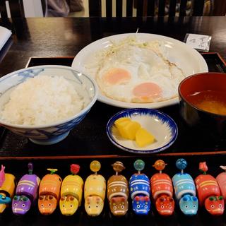 目玉焼き定食(三松会館)