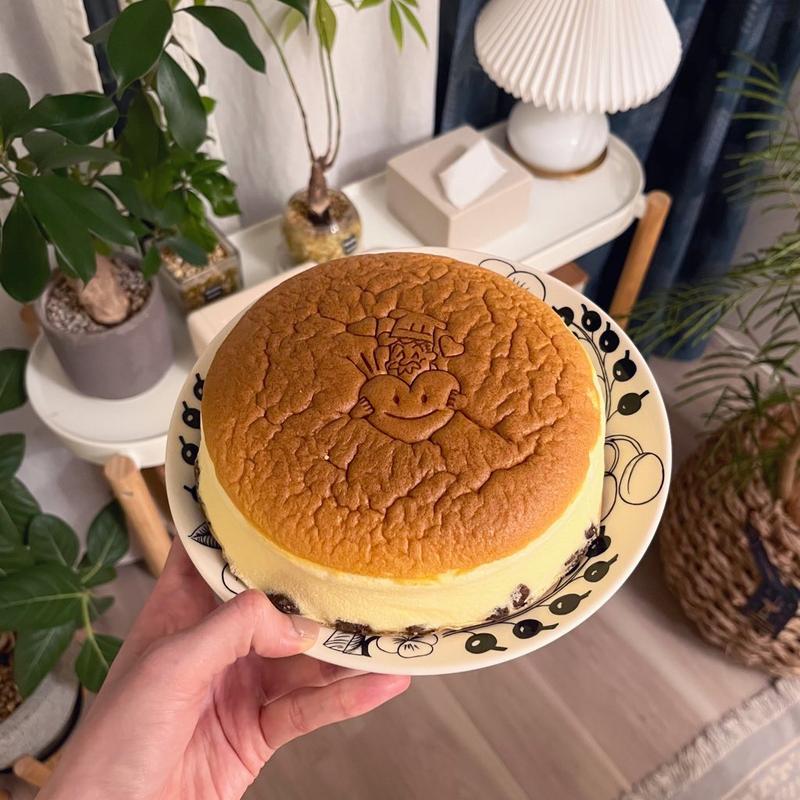 焼きたてチーズケーキ(りくろーおじさんの店 JR新大阪駅中央口店)