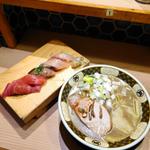 すごい煮干しラーメン(醤油)＋日替り五貫(すごい煮干ラーメン野毛 すし 釣りきん)