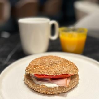 Bagel sandwich