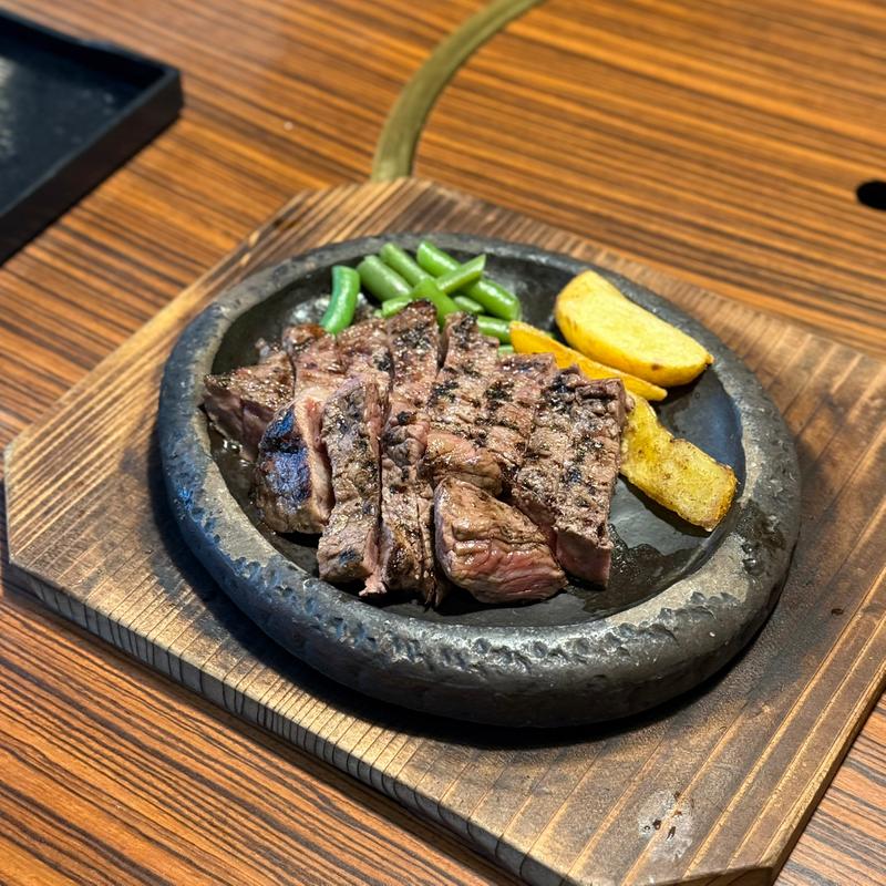 炭火焼200g定食(肉料理 さかもと 藤井寺店)