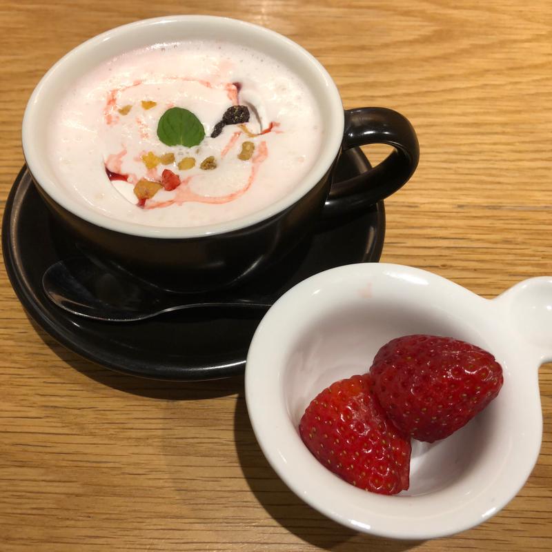 ほっと苺みるく 国産フレッシュいちご添え(むさしの森珈琲 流山おおたかの森店)