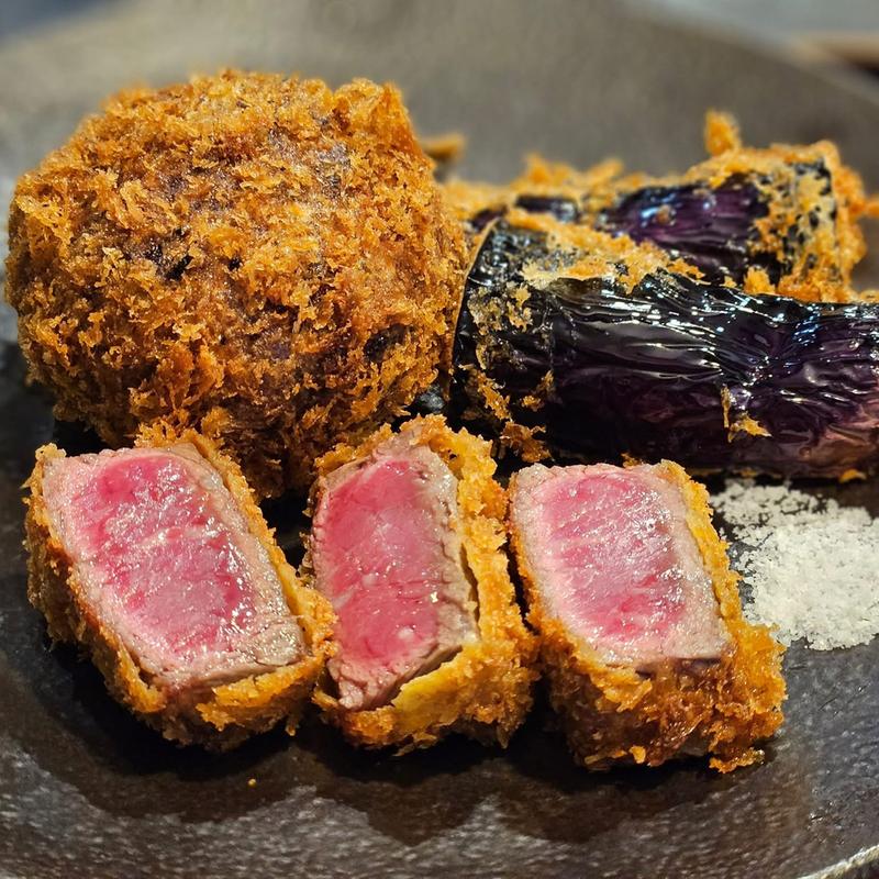 牛カツとクリームコロッケ(牛肉料理しもかわ)