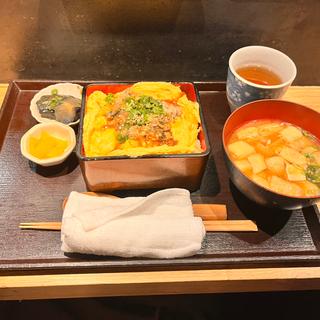 鰻オムライス(新宿寅箱)