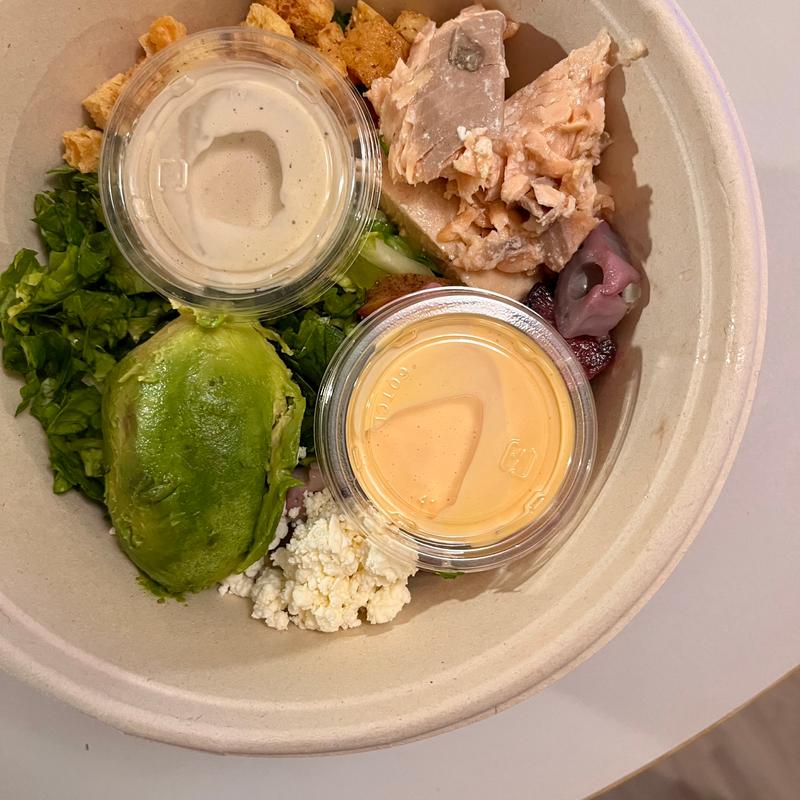 サーモンアボカドシーザー(クリスプ・サラダワークス 赤坂Bizタワー店 CRISP SALAD WORKS)