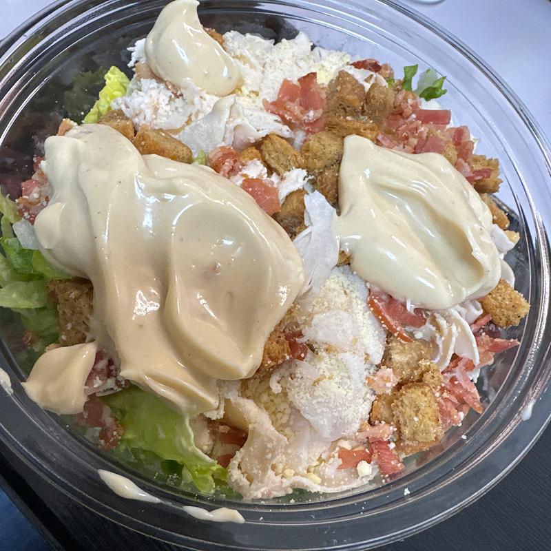 チキンシーザーサラダ(M&T Wraps and Sandwiches)