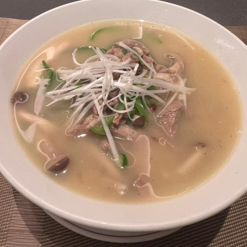 鴨肉とピーマンのすーそば(中国飯店 倶楽湾)