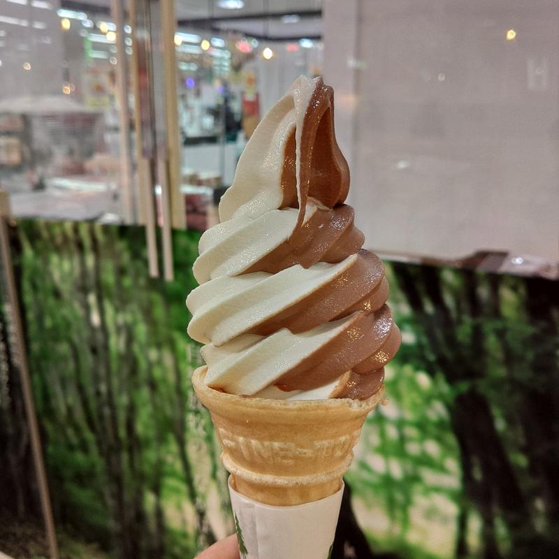 なかほら牧場の自然放牧ソフトクリーム　ダブル(さくら野百貨店 北上店)