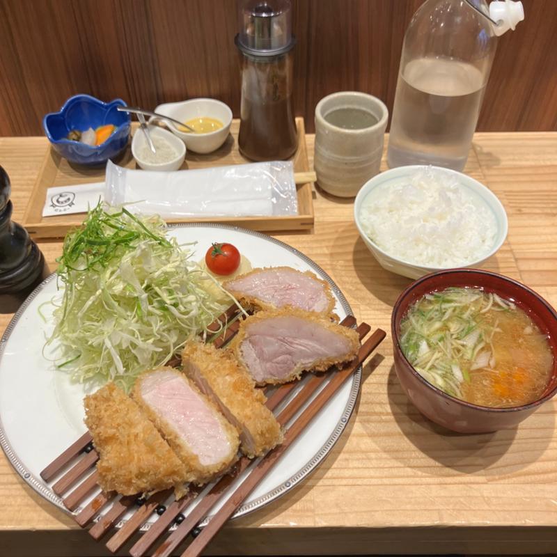 厚切りロースカツ(とんかつ　バンブー)