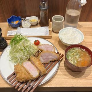 厚切りロースカツ