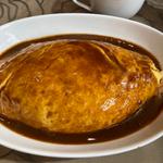 チーズ入りデミオムライス(洋食屋 ぷてぃ あゔぃにょん)