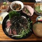 かつおの山かけ丼　(えちごやきゅーぴー)