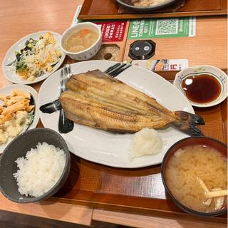 ふっくらジューシー！ホッケの開き定食(旬彩うちごはん 菜々家 御幸町店)