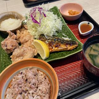 さばの炭火焼きと鶏竜田揚げ(大戸屋ごはん処 神田小川町店)