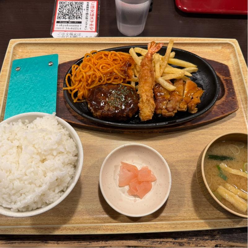お得な洋食セット(大衆食堂 定食のまる大 飯田橋西口店)