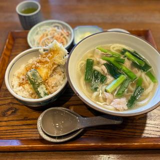 元気豚とあじさいねぎうどん