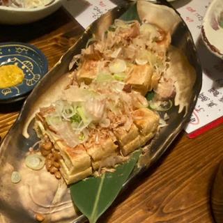 栃尾の油揚げ（納豆挟み）(味処●酒処 とらや)