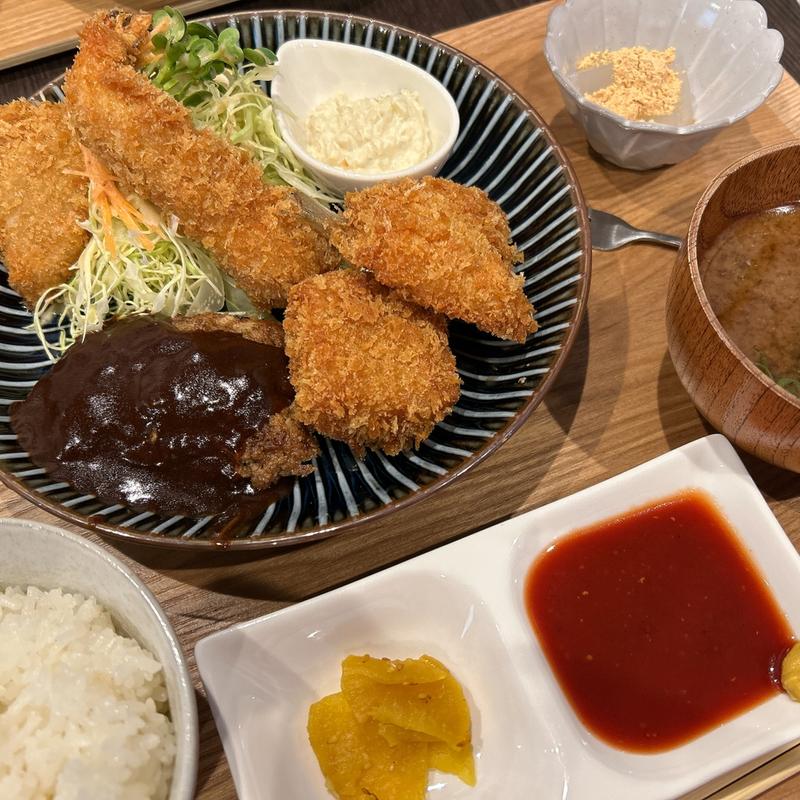 ミックス定食(キッチン明桜（あおう）)