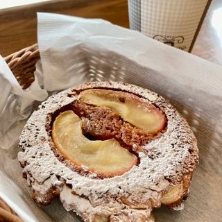 りんごのクロッカン　コーヒー