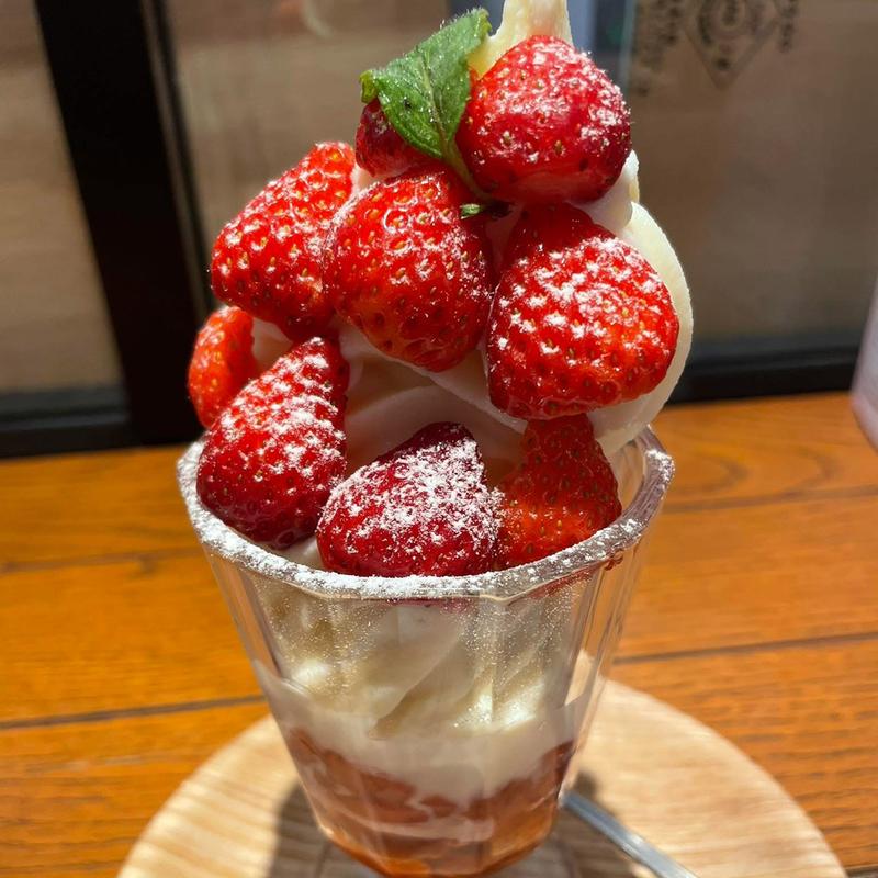 苺パフェ(スローカフェ 有機茶寮bySOLVIVA)