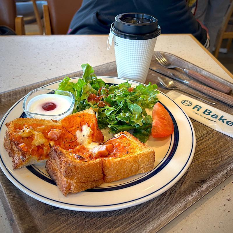 モーニングプレート 日替わりピザトースト(R Baker 名取店)