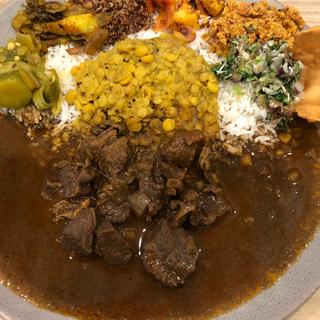 日替わり&豆カレープレート(シナモンガーデン RICE&CURRY 四ツ谷店)