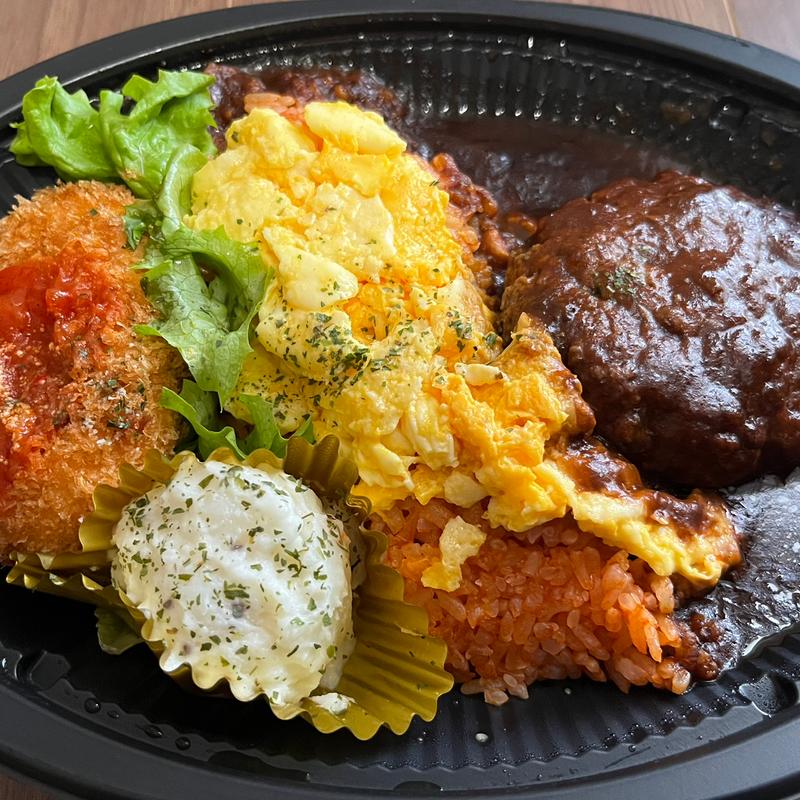 デミグラスハンバーグ&半熟オムライス(eashion 東京グランスタ店)