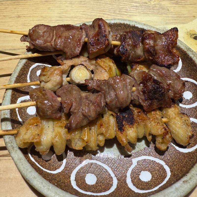 串焼き　もも、せせり、ハツ、ボンジリ(串焼 たくま)