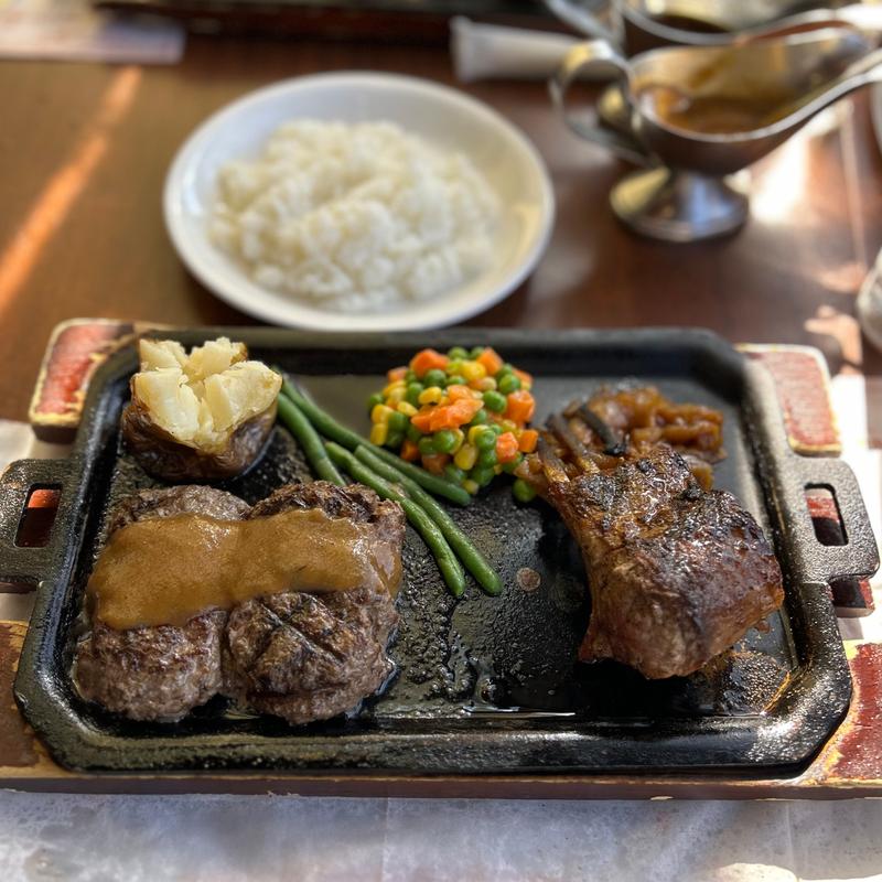 オリジナルハンバーグと骨付きラム　レギュラーセット(ハングリータイガー 保土ヶ谷本店 （Hungry Tiger）)