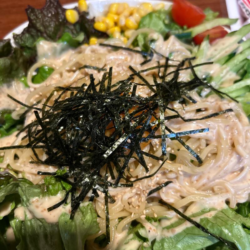 ラーメンサラダ(炭火居酒屋 炎 すすきの アーバンビル店)