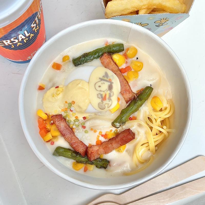 エッグ・ベネディクト風 カルボナーラ・スパゲティセット(スヌーピー™・バックロット・カフェ)