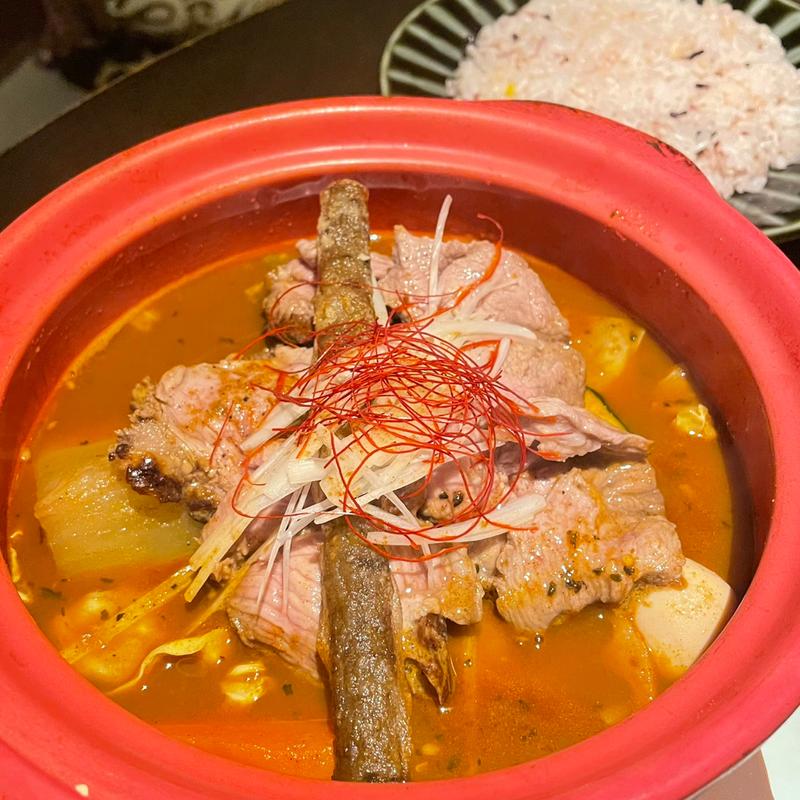  生ラムタタキのスープカレー（野菜9品）羊骨スープ(スープカレー しゃば蔵)