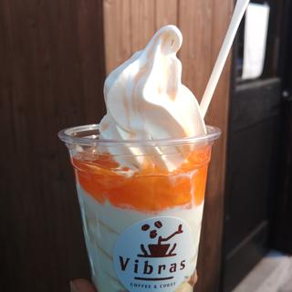 ソフトクリーム ソース掛け(cafe Vibras)