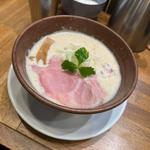 濃厚鶏白湯そば(小麦生まれ、麺育ち。)