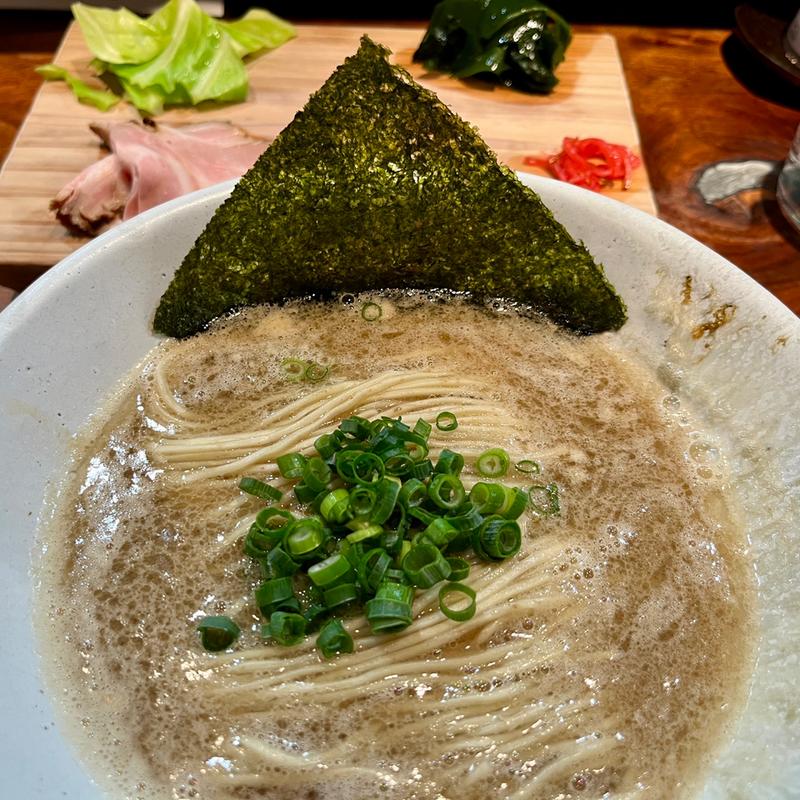 岩中豚と博多地鶏で支えた吸収豚骨(NATURAL TASTE)