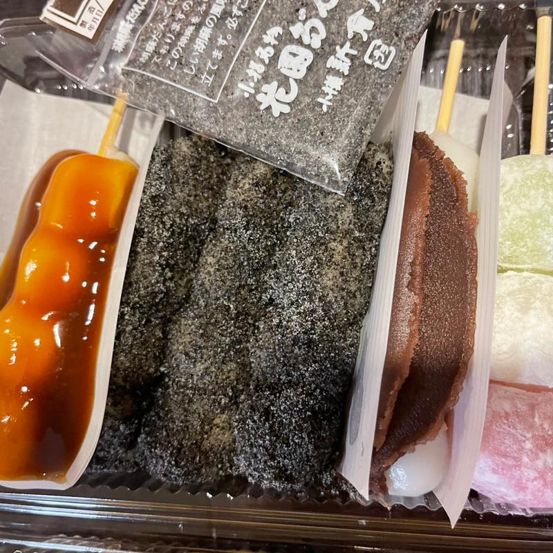 花園だんこ・三色団子(小樽新倉屋 花園本店)