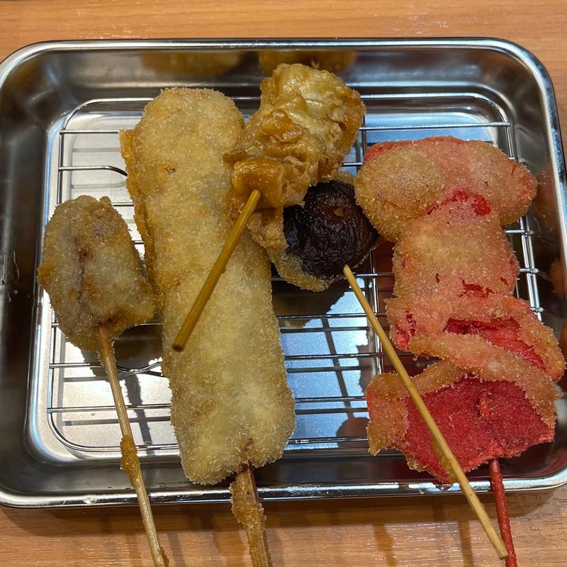 牛、鶏つくね、しいたけ、紅生姜、鶏皮(大衆串かつ酒場なかむら 福島店)