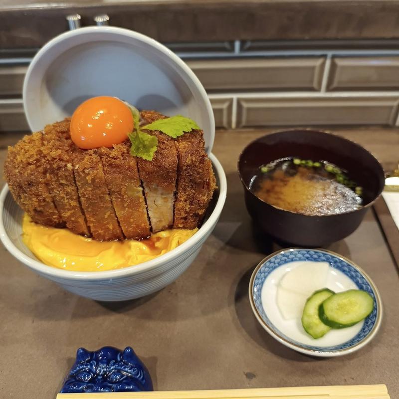 焼きカツ丼 メガ 赤卵(とんかつ四郎吉)