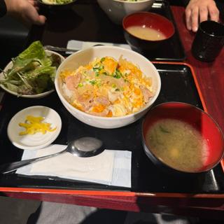 親子丼(肉バル アモーレ 新宿店)