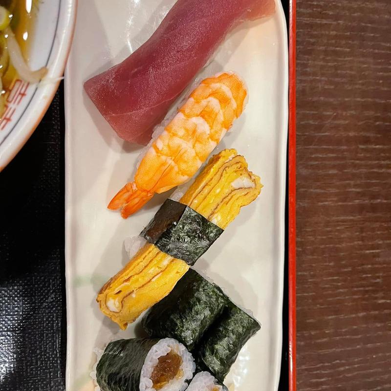 半人前寿司とラーメンセット(食事処あめみや )