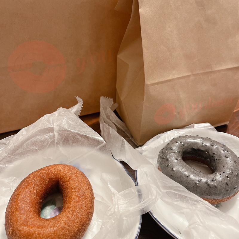 プレーン&黒ゴマ(y/OU donut（ユードーナッツ）)