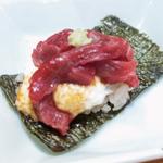 馬肉の山かけ包み(鮨・酒・肴 杉玉 大船)