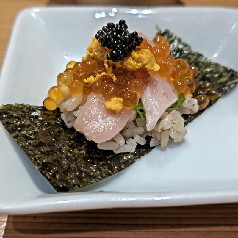 中とろ・塩雲丹・いくら・キャビアの超ご褒美包み(鮨・酒・肴 杉玉 大船)