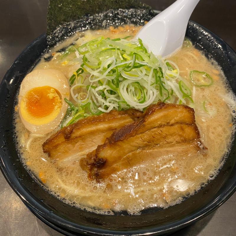 黒ラーメン コッテリ(こってり黒醤油豚骨ラーメン 三河開化亭 半田店)