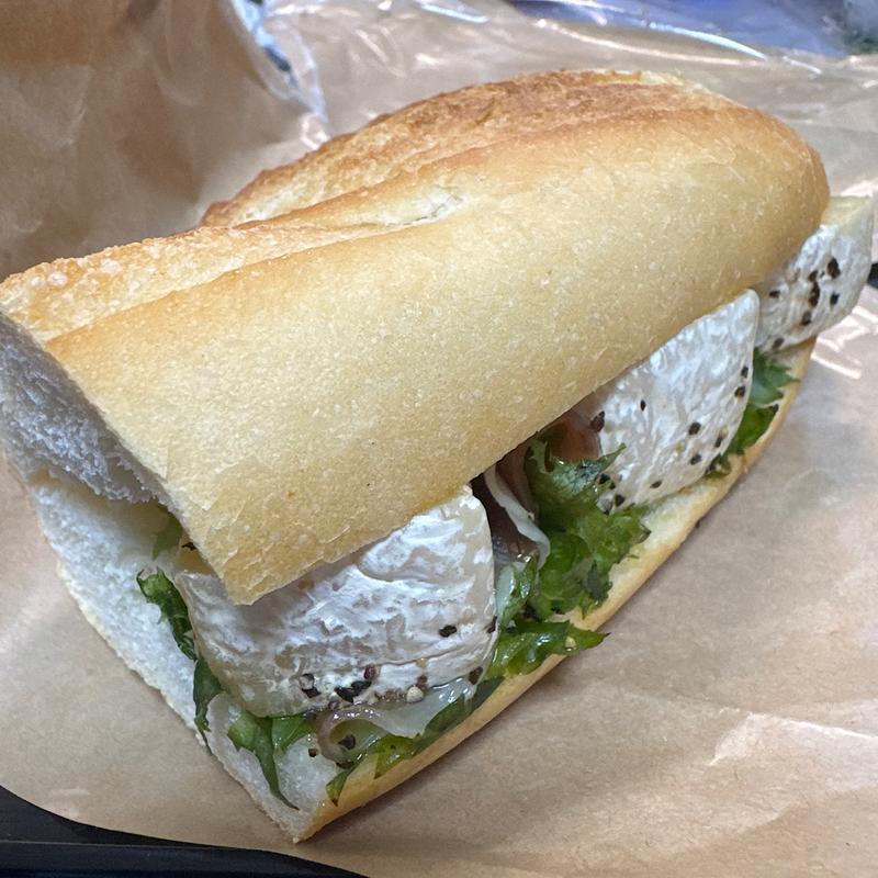 生ハム＆カマンベールチーズサンドウィッチ(UNI COFFEE ROASTERY PREMIUM 麻布十番)