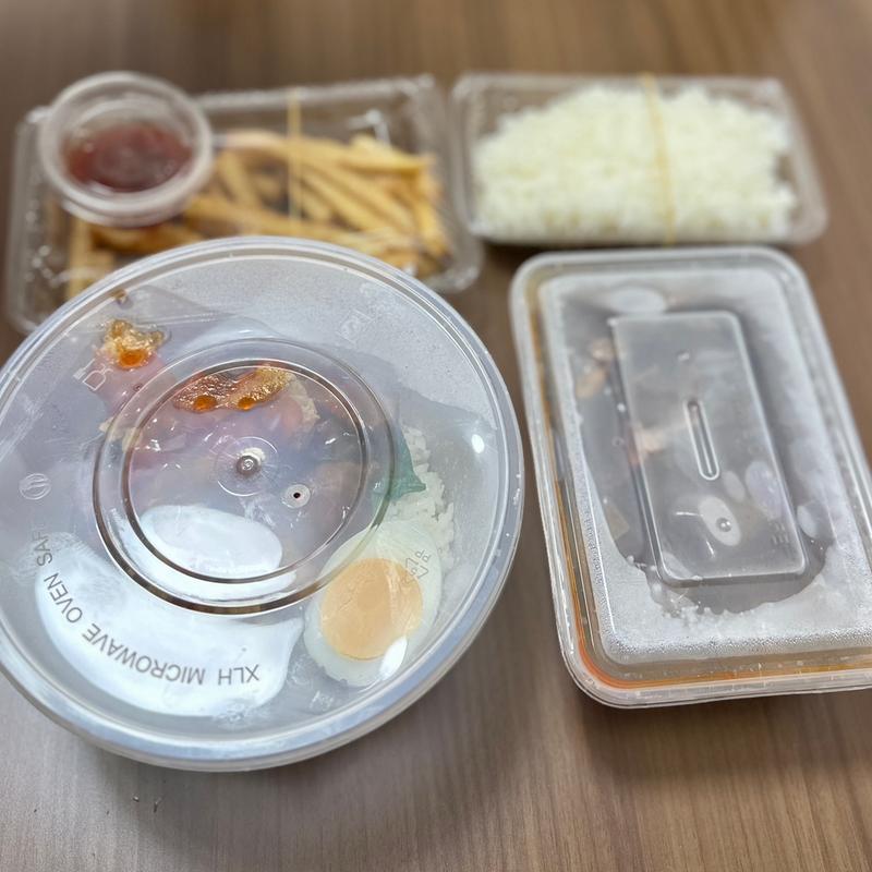 麻婆麻婆焼鴨血 200g白米付辛さ100、魯肉飯（骨付きチキン）韩国鸡肉酱（辣口） 250g米坂 、ポテトフライ (台湾ル―ロー飯 錦糸町店)