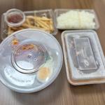 麻婆麻婆焼鴨血 200g白米付辛さ100、魯肉飯（骨付きチキン）韩国鸡肉酱（辣口） 250g米坂 、ポテトフライ (台湾ル―ロー飯 錦糸町店)