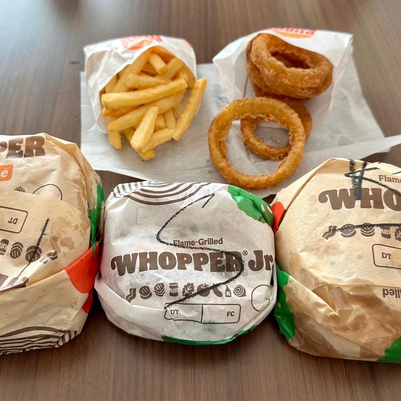 チーズメキシカン アボカドワッパー 、スパイシーワッパー  、スモーキーBBQワッパー 、オニオンリング 、フレンチフライ (バーガーキング 錦糸町北口店)