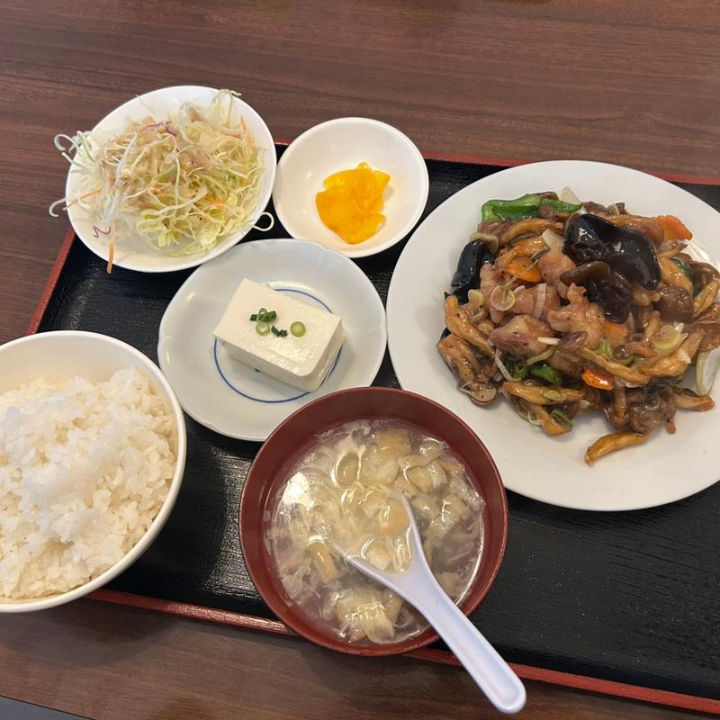 鶏肉としめじの炒め定食(台湾料理　菜里香)